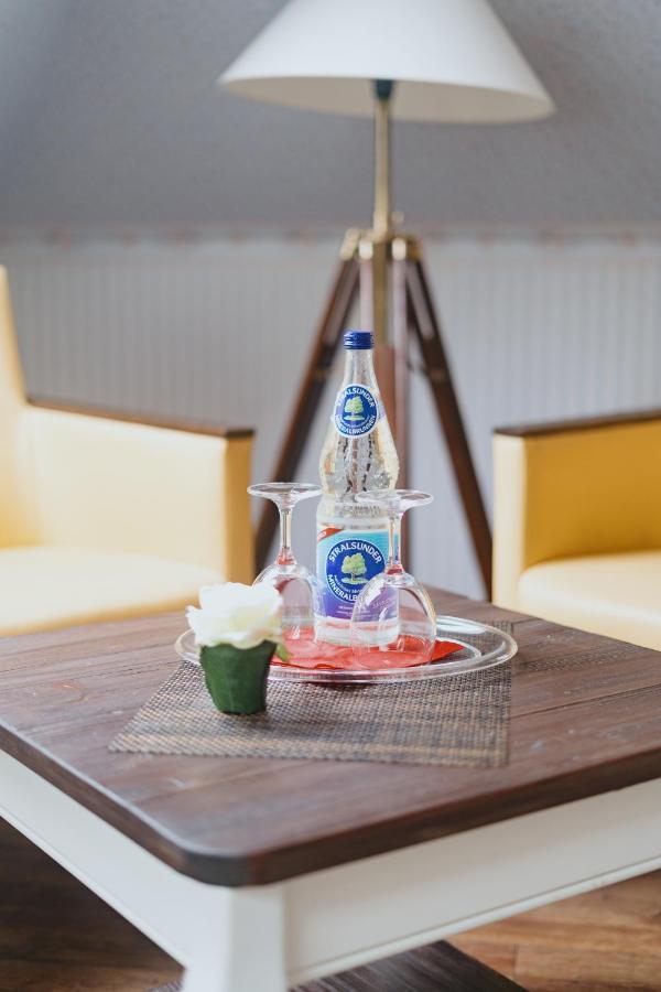 Hotel An Den Bleichen シュトラールズント エクステリア 写真