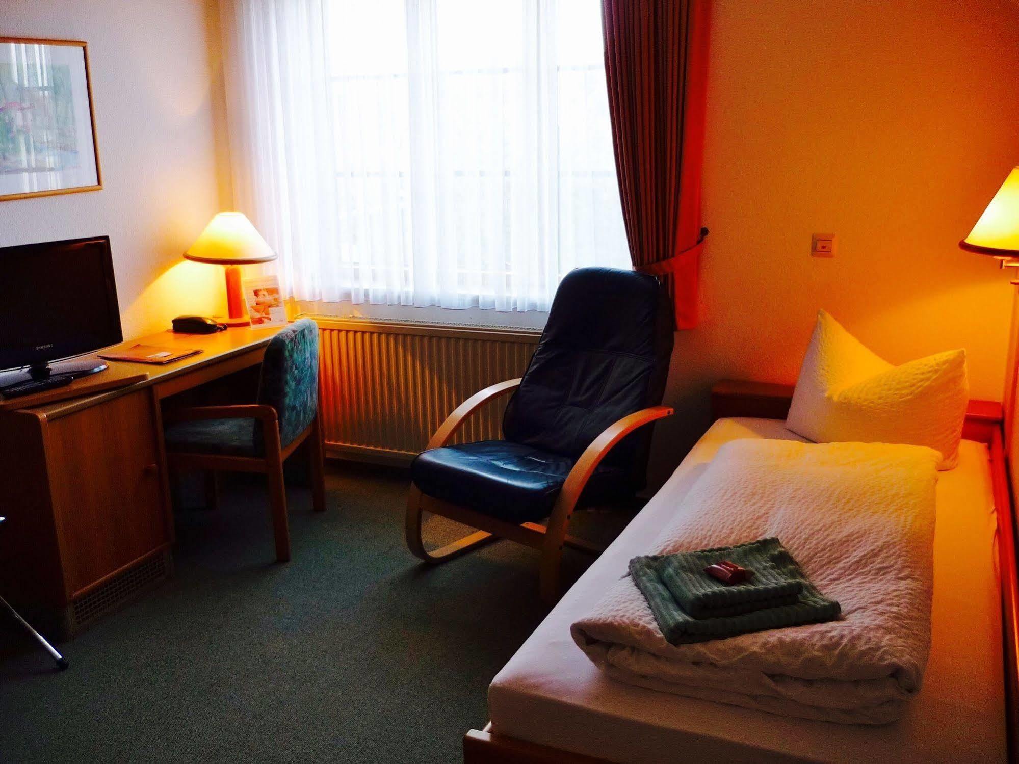Hotel An Den Bleichen シュトラールズント エクステリア 写真